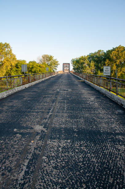 istock Abandoned Indiana to Illinois Bridge 1166700239