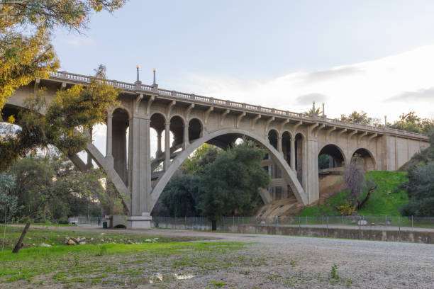 istock La Loma Bridge in Pasadena 1166703084