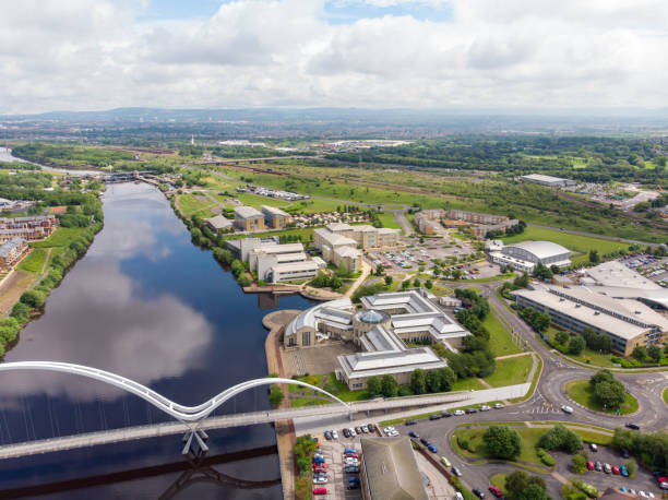 areal photo of the durham university, queen's campus in thornaby, stockton-on-xd taken on a beautiful sunny day near to the infinity bridge - bridge stockton on tees tees river contemporary imagens e fotografias de stock