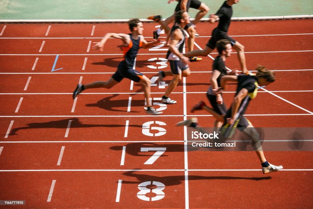 Athleten sprinten im Ziel - Lizenzfrei Leichtathletik Stock-Foto