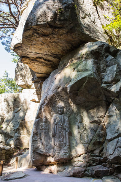 tríada de buda tallada en roca de seosan - 13576 fotografías e imágenes de stock