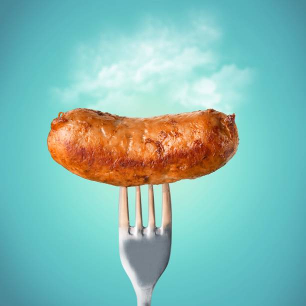 salsicha. - sausage grilled isolated single object - fotografias e filmes do acervo