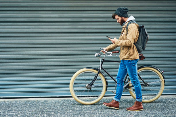 istock Going out to make more connections in the city 1166873827