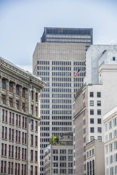istock Old and New Seattle Buildings 1166940349