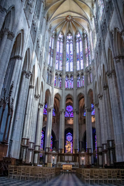 beauvais. inside the choir of st. peter's cathedral. oise. picardie. tops of france - beauvais imagens e fotografias de stock