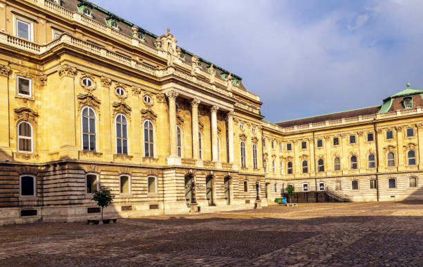 pałac królewski w budzie. - budapest royal palace of buda architectural styles architecture zdjęcia i obrazy z banku zdjęć