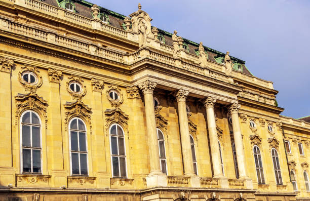 palacio real de buda. - street royal palace of buda budapest hungary fotografías e imágenes de stock