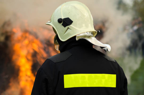 istock Fireman on the back of forest fire 1166991782