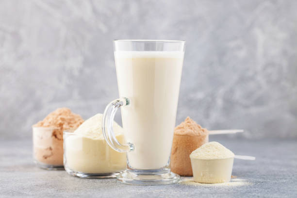 protein shake powder - body building milk shake protein drink drink imagens e fotografias de stock