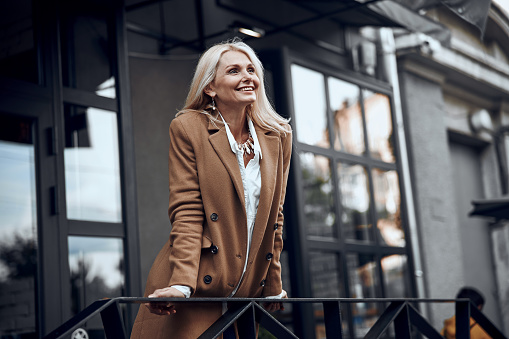 https://media.istockphoto.com/id/1167044668/photo/gladsome-woman-at-the-banister-outdoors-stock-photo.jpg?b=1&s=170667a&w=0&k=20&c=Ilxb9HQrbhwGXZTrZp2oogNDJbf5bG_58hN9kH7-6N4=