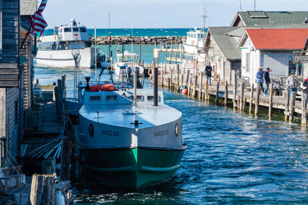 distretto storico di leland (fishtown) - leelanau county foto e immagini stock