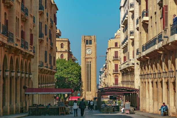 beirut, lebanon - la vista de la famosa torre del reloj del distrito central de beirut (o centre ville) beirut líbano 2 de febrero de 2018 - downtown core fotografías e imágenes de stock