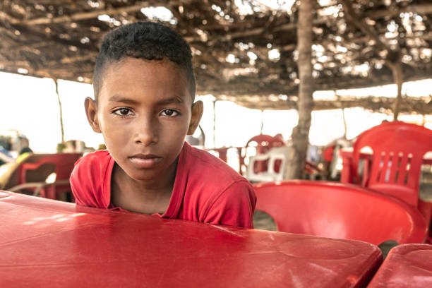 unhappy little hispanic boy - little boys child sadness depression imagens e fotografias de stock