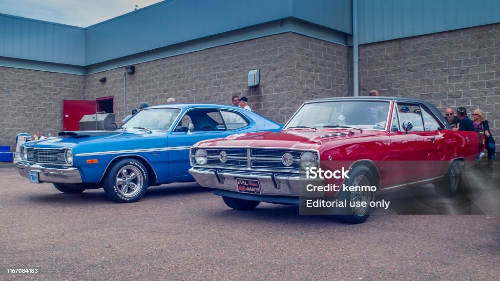 Punto de exclamación implícito sombrero 1968 Dodge Dart 1973 Dodge Dart Sport Foto de stock y más banco de imágenes  de 1968 - 1968, 1973, 2019 - iStock