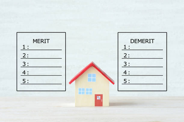 istock Comparison of merit and demerit for house 1167108509