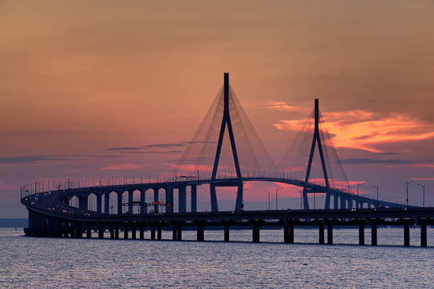 istock Sunset of incheon bridge VD702 1167136864