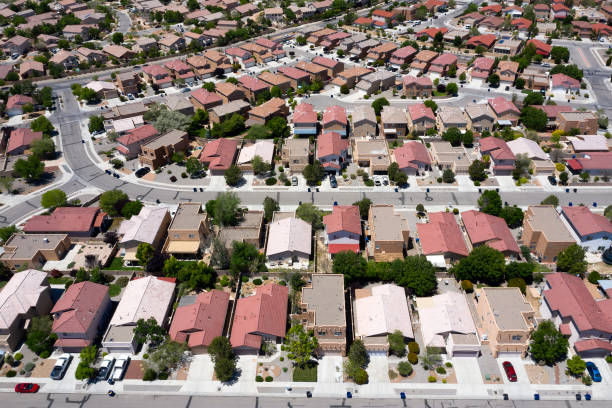 sviluppo abitativo americano dall'alto - house residential structure southwest usa albuquerque foto e immagini stock