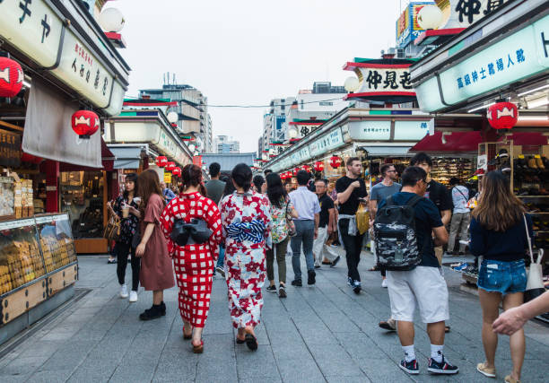 świątynia nakamise streetat asakusa sensoji - nakamise dori zdjęcia i obrazy z banku zdjęć