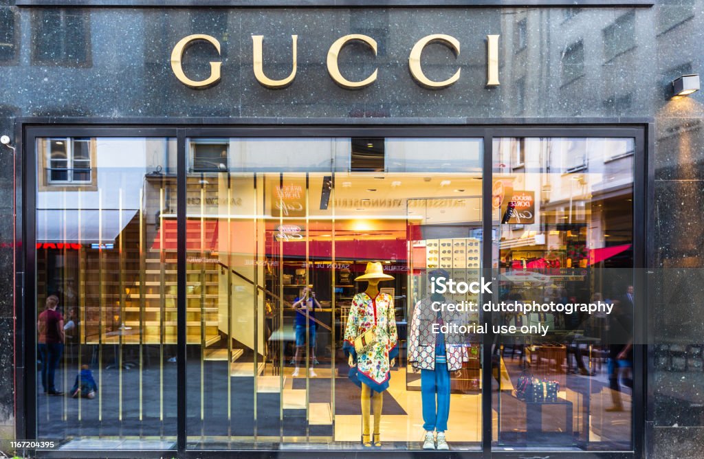 bibliotheek Artiest Stiptheid Gucci Store At Luxembourgcity Stock Photo - Download Image Now - Fashion,  Label, Store Window - iStock