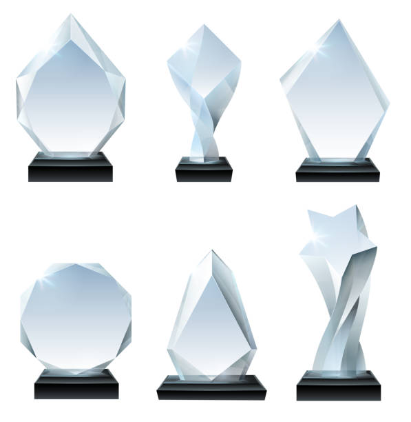 nagroda za szklane trofeum. nagrody akrylowe, kryształowe trofea kształtowe i zdobywca nagrody szklistej deski przezroczysty realistyczny zestaw wektorowy - award trophy glass crystal stock illustrations