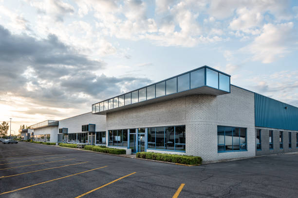Small business building exterior The exterior facade of a generic small business industrial building stock pictures, royalty-free photos & images
