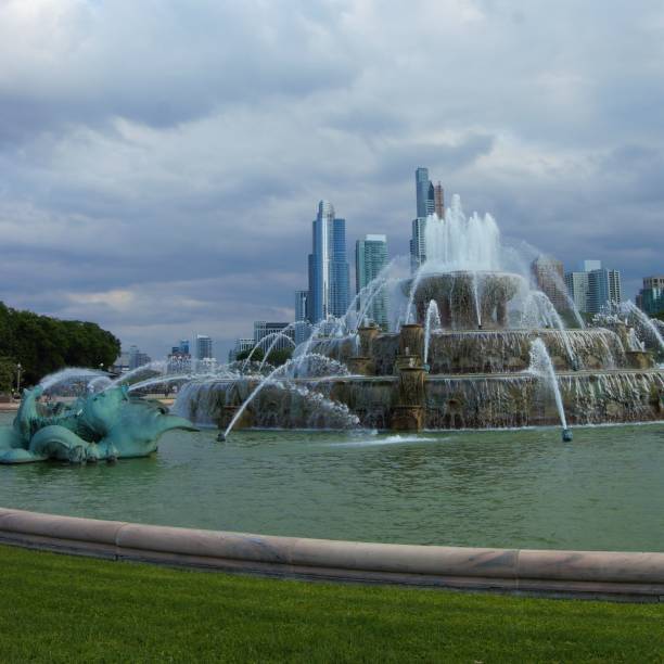 istock Storm Approaching Buckingham Fountain in Chicago 1167253121