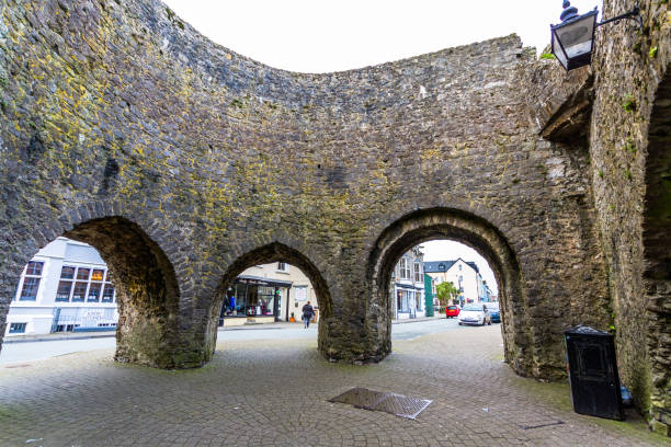 Editorial, Five Arches Gate, sixteenth century tower in Tenby, Wales, wide angle. - fotografia de stock