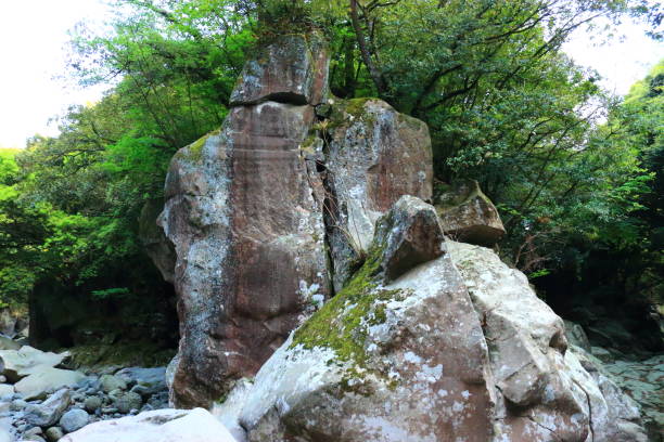 istock The Serpentine Valley, Valley Valley, Rocks, 1167300904