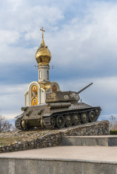 Night park in winter. And the Mamirel T-34 tank