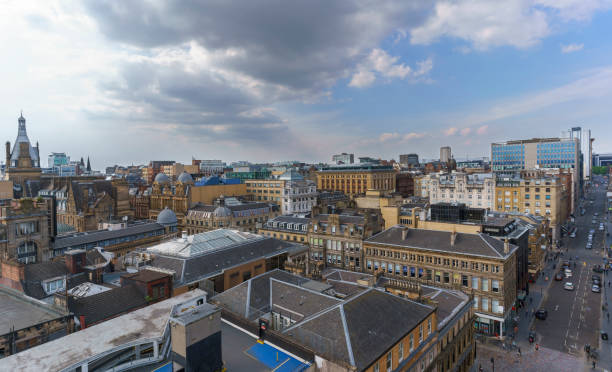 vista ad alto angolo della città di glasgow in estate, scozia - glasgow tower foto e immagini stock