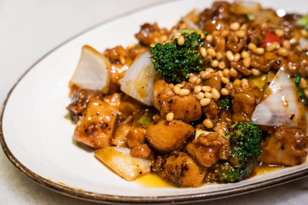 Chinese dishes : Fried chicken with pine nuts