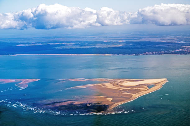 istock Arcachon bay, Pilat dune and cordouan warehouse 1167351552