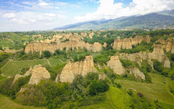 Vista aérea da paisagem da garganta de Le Balze em Valdarno, Italy - foto de acervo