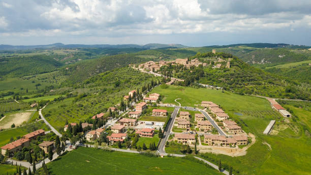 Cтоковое фото Вид на маленький городок Монтичелло, Тоскана