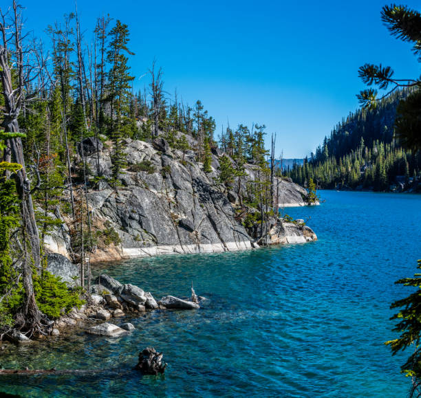 istock Lake in North Cascade Mountains 1167393624