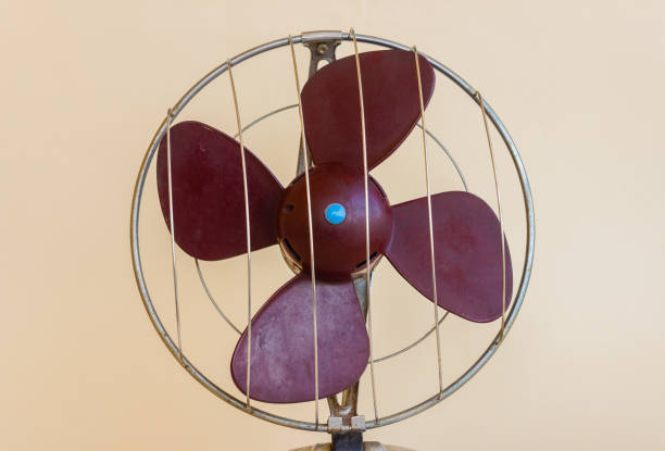 szczegóły wentylatora wentylatora elektrycznego z 1960 roku - electric fan ventilator isolated appliance zdjęcia i obrazy z banku zdjęć