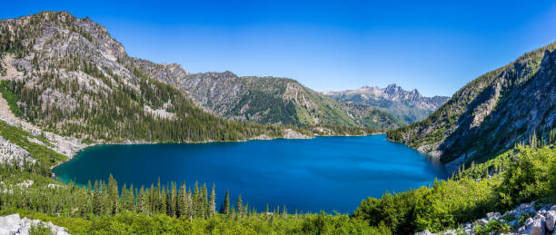 istock Lake in North Cascade Mountains 1167404594