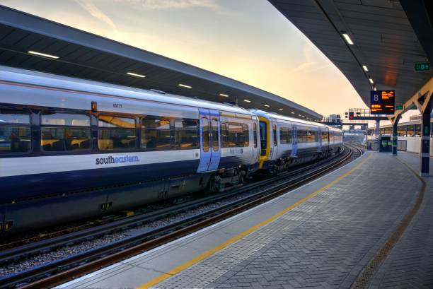 Southeastern Train at Platform at London Bridge Station London, United Kingdom - April 15, 2019: Southeastern train waiting at platform at London Bridge station London United Kingdom indicating first class accommywodation southeast stock pictures, royalty-free photos & images