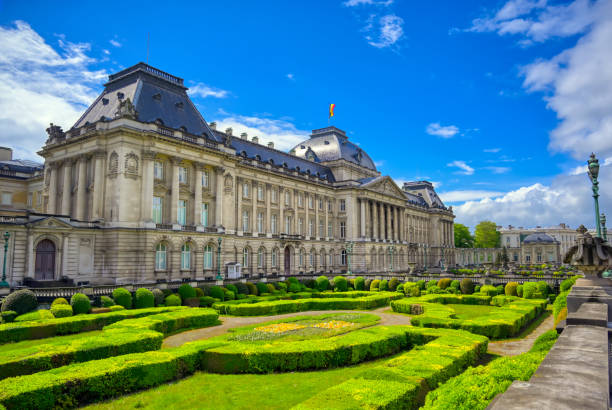 el palacio real de bruselas, bélgica - región de bruselas capital fotografías e imágenes de stock