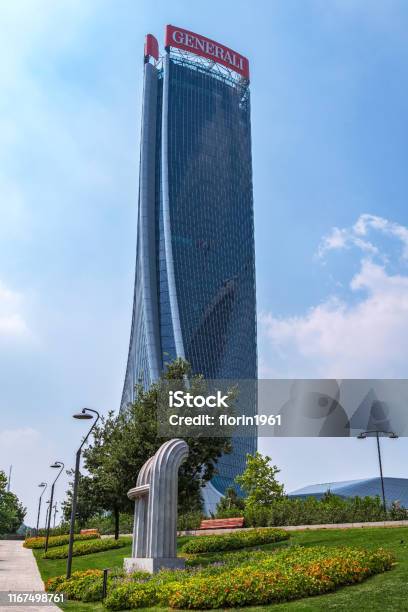 Torre Generali De Zaha Hadid En El Complejo City Life Milán Italia Foto de stock y más banco de imágenes de A la moda