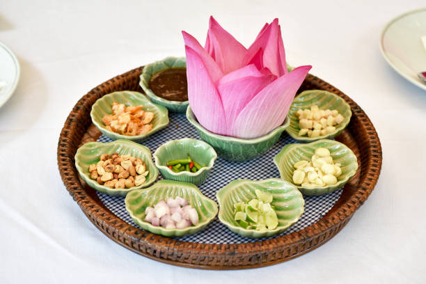 thai traditional food, asian raw healthy appetizer, miang kham lotus petals-wrapped, salad stater refreshing with herbal nutrient. - stater imagens e fotografias de stock