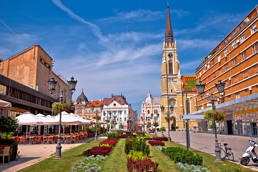 Novi Sad plaza y arquitectura vista a la calle, photo