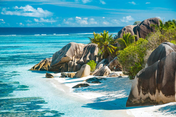 セーシェルのパラダイス島 - seychelles sea lagoon tropical climate ストックフォトと画像