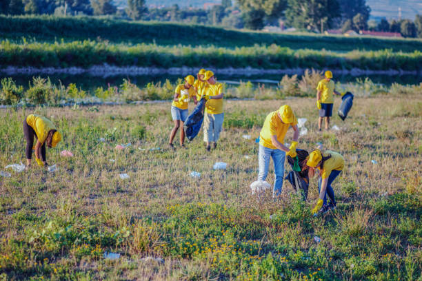 istock Volunteer together pick up trash in the park 1167569812