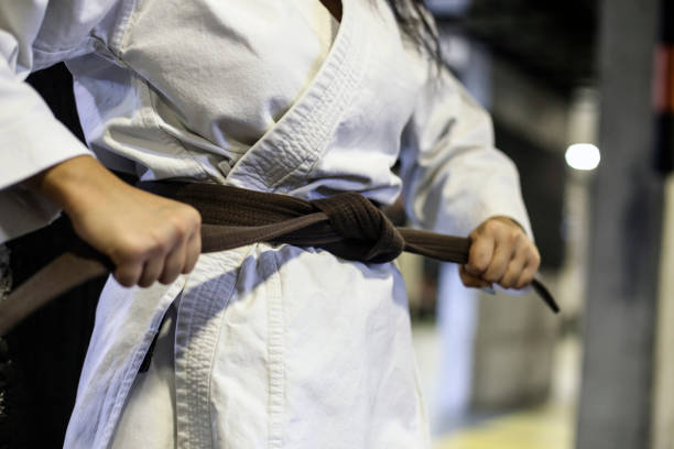 faixa preta - martial arts women tae kwon do black belt - fotografias e filmes do acervo