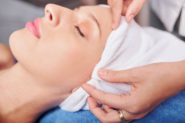 istock Bautician covering hair of client 1167575275