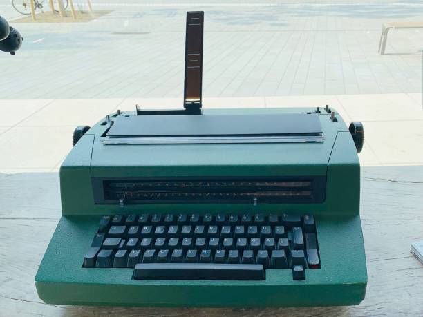 vintage typewriter - electric typewriter imagens e fotografias de stock