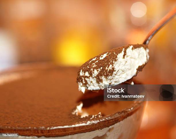 El Tiramisú Foto de stock y más banco de imágenes de Alimento - Alimento, Chocolate, Color - Tipo de imagen