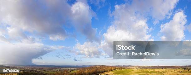 Cielo Dramático Foto de stock y más banco de imágenes de Agricultura - Agricultura, Aire libre, Boscaje