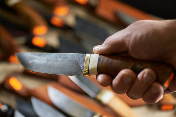 istock MAN HANDS LITTLE HUNTING KNIFE 1167613512